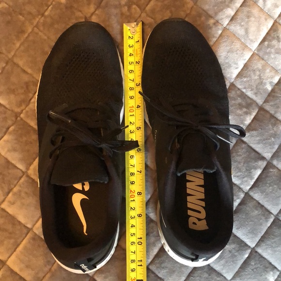 Nike odyssey flyknit. 9.5 - Picture 5 of 5